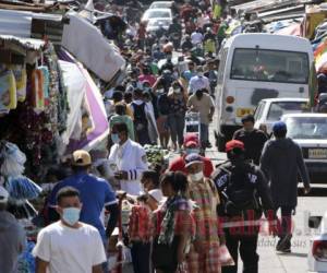 El distanciamiento social ya no es respetado y a 10 meses de la pandemia sigue el mal uso de mascarillas.