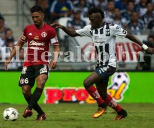 Alberth Elis en su debut con el Monterrey