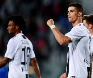 El delantero portugués de la Juventus, Cristiano Ronaldo, celebra al final del partido de fútbol de la Serie A italiana entre Empoli y Juventus el 27 de octubre de 2018 en el estadio Carlo Castellani de Empoli. / AFP / MARCO BERTORELLO.