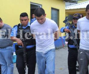 Las tres personas detenidas por la Policía Nacional integran una peligrosa banda responsable de múltiples ilícitos en la zona norte del territorio hondureño, foto: El Heraldo/Sucesos de Honduras/Noticias de Honduras/El Heraldo Honduras.