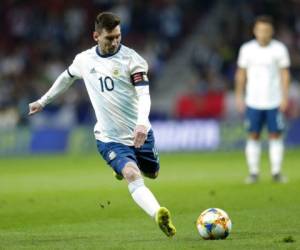 Scaloni consideró evidente que Messi jugará en el certamen sudamericano que se inaugura en junio. (Foto: AP)