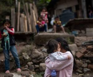 Los padres 'cobran porque creen que deben recuperar lo gastado en las mujeres durante su crianza', explica Benito Moreno, integrante de la organización 'Yo quiero, Yo puedo'. FOTO: AFP
