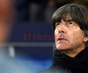 El entrenador en jefe de Alemania, Joachim Loew, espera con ansias el partido de fútbol de la Liga de Naciones de la UEFA, Alemania vs Holanda, a Gelsenkirchen el 19 de noviembre de 2018. / AFP / Patrik STOLLARZ.