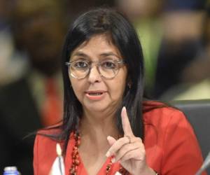 Delcy Rodríguez dejó la Cancillería porque los candidatos a la Constituyente, rechazada por la oposición venezolana al considerarla un 'fraude' del presidente para perpetuarse en el poder, no pueden ejercer cargos públicos. Foto: Agencia AFP.