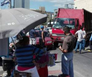 Accidente vehícular ocasionado en el Bulevar CentroAmerica. (Foto: El Heraldo)