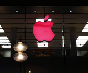Apple también advirtió que sus apps podrían ser eliminadas si no cumplen con una nueva medida en contra del rastreo digital. Foto: AP.