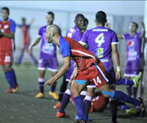 Los Clavelitos del Gimnástico dieron cuenta del Villanueva FC en Ciudad Kennedy. Foto: Juan Salgado / Grupo Opsa.