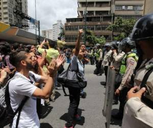 Durante la jornada de protesta llamada 'Toma de Caracas' fueron detenidas casi un centenar de personas. Foto: AP