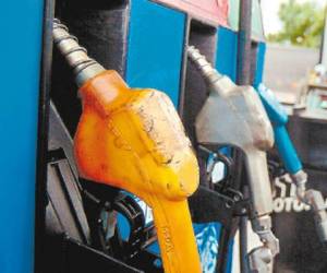 Las gasolinas han registrado fuertes alzas en el país.