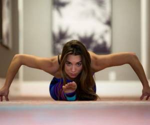 Nikkii Holtz, mejor conocida como Nikkii Bear es la instructora de yoga más flexible de Instagram (Fotos: Instagram)