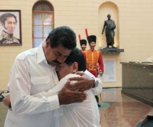 Maradona es gran amigo del presidente Maduro y lo apoya en todo. (foto: redes)