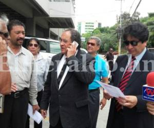 Nelson Ávila junto a otros miembros del movimiento 5 de Julio se avocaron al MP para emplazar al exasesor presidencial Marvin Ponce, foto: Mario Urrutia/El Heraldo.