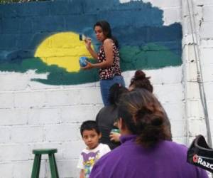 Los alumnos del CEB San Miguel de Heredia han trabajado en un bello mural . Foto: David Romero/El Heraldo