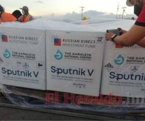 En agosto llegó a Honduras el último lote con 20 mil dosis de Sputnik. El país solo ha recibido el 2% de las dosis acordadas con Rusia. Foto: El Heraldo