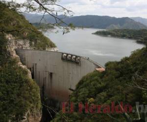 La generación en El Cajón ha bajado de 300 a 240 megavatios por la reducción del embalse a 254 metros sobre el nivel del mar.