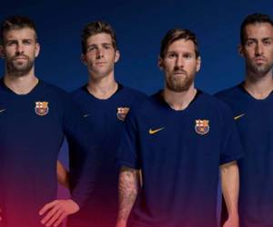 En caso de ser aprobado por los socios, los jugadores del Barça empezarían a lucir la nueva enseña en la temporada 2019-2020. Foto: twitter de Barcelona