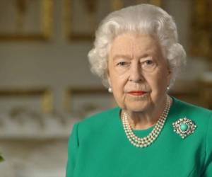 La reina Isabel II de Inglaterra compareció en un discurso extraordinario para animar a los británicos. Foto AFP