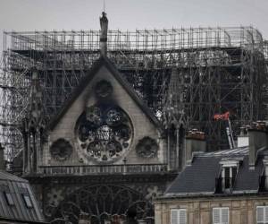 Las donaciones para la restauración de la catedral el martes por la tarde superaban los 700 millones de euros. FOTO: AP
