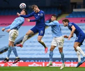 Manchester City enfrenta a Chelsea buscando seguir en la cima de la tabla. Foto: AFP