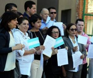 Un grupo de ciudadanos y líderes de la sociedad civil llegó a la Maccih a presentar una carta para que se exija su continuidad en el país.