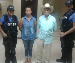 Los detenidos son Herminia Humbertina Cuevas Ferrufino de 30 años de edad, y su padre David Cuevas Reyes de 71 años de edad.