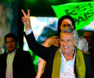 Según la empresa Perfiles de Opinión, a la que ciertos sectores vinculan con el gobierno, el exvicepresidente Moreno, del movimiento oficialista Alianza País (AP), ganaría con 52%,2 de los votos. Foto AFP