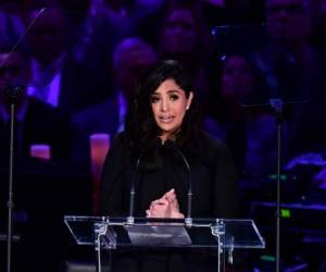 La esposa de Kobe Bryant, Vanessa Bryant, habla durante el servicio 'Celebración de la vida para Kobe y Gianna Bryant' en el Staples Center en el centro de Los Ángeles. Foto: Agencia AFP.