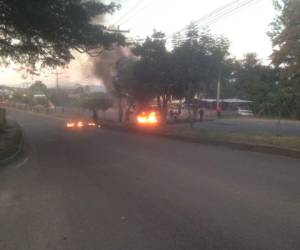 Un carril en cada sentido del anillo periférico fue interrumpido por algunos minutos.