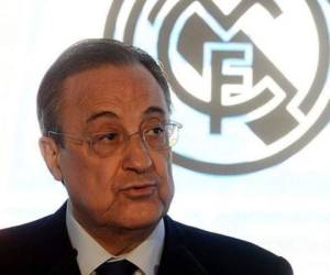 Florentino Pérez el pasado sábado acudió al palco en el estadio Alfredo Di Stefano para presenciar el duelo liguero en el que el Madrid caería derrotado 2-1 ante el Levante luego de haber dado negativo en un PCR realizado el viernes. Foto: AFP