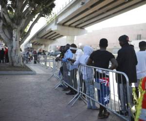 La nueva política federal le negaría asilo a casi todos los migrantes que llegan a la frontera sur y no son de México. Foto: AP.