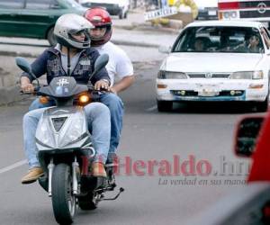 Los diputados derogaron la medida que prohibía en 30 municipios del país que dos hombres anden en moto, una medida que fue aplaudida para reducir el uso de este transporte por el crimen organizado y el sicariato.