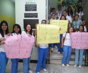 Hasta el domingo tienen como plazo los estudiantes de Enfermería para resolver su situación de lo contrario no podrán avanzar en sus estudios, foto: Johny Magallanes/El Heraldo.