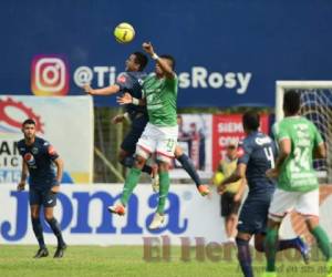 Carlo Costly, de Marathón, es uno de los atacantes que busca ponerse la capa de héroe este sábado en el Yankel Rosenthal. (Foto: Yoseph Amaya / EL HERALDO)