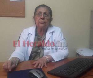 La doctora Nora Maradiaga afirmó que aún hay espacio para atender pacientes de Covid-19 en El Tórax, pero lamentó que la mayoría de personas llega en etapa tres de la enfermedad, dificultando el proceso de recuperación. Foto: Archivo/ EL HERALDO