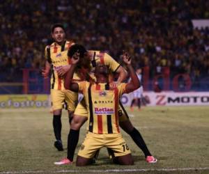 Darixon Vuelto celebró su segundo gol en el primer partido de la Gran Final de la Liga Nacional.