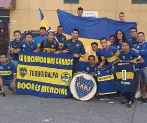 Un grupo de jóvenes hinchas del equipo argentino Boca Juniors.
