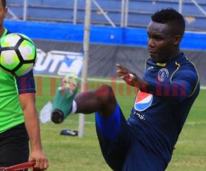 Castillo sufrió una fractura en el pómulo derecho debido a un golpe que recibió durante el partido ante Real de Minas en Danlí. Foto OPSA