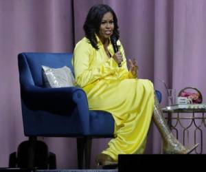 La exprimera dama Michelle Obama fue entrevistada por Sarah Jessica Parker durante la presentación de su libro 'Becoming'. Foto: AP
