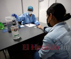 Las autoridades de salud aseguran que las pruebas diagnósticas son las PCR o las antígeno, por tanto le dan mayor validez a su aplicación. Foto: El Heraldo