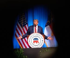 El expresidente de los Estados Unidos y aspirante a la presidencia de 2024, Donald Trump, habla en la Convención del Partido Republicano de Carolina del Norte en Greensboro, Carolina del Norte, e