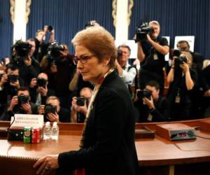 La exembajadora de Estados Unidos en Ucrania Marie Yovanovitch llega para testificar ante la Comisión de Inteligencia de la Cámara de Representantes el viernes 15 de noviembre de 2019, en el Capitolio, en Washington, D.C. Fotos: Agencia AP.