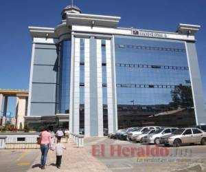 Unos 15,000 maestros jubilados podrán recibir en vida el beneficio de la continuación de la pensión que se daba después que fallecían. Foto: EL HERALDO