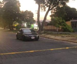 El vehículo quedó en medio de la calle. Foto: Cortesía.