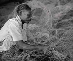 “Garífuna”, Comunidad de Guadalupe. El paisaje humano fue una constante en la obra fotográfica de Edmundo Lobo, la técnica en esta imagen es impecable.