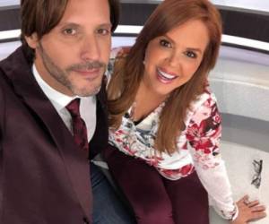 Quique Usales junto a María Celeste antes de presentar su segmento de moda en el programa 'Al Rojo Vivo' de Telemundo.