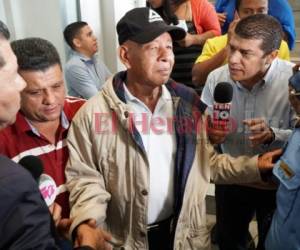 Momento en que Ambrosio Maradiaga Ordóñez brinda declaraciones ante varios medios de comunicación. Fotos Andro Rodríguez