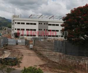 Actualmente esta es la fachada del edificio que está ubicado en la colonia San Miguel. Foto: Efraín Salgado/EL HERALDO.