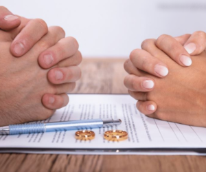Las solicitudes de divorcio también vienen acompañadas de demandas alimenticias, lo que significa otra disputa legal.