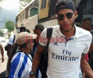 Eddie Hernández llegando al hotel de la Selección de Honduras. (Fotos: Delmer Martínez / Grupo Opsa)