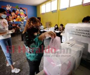 Se prevé que el Consejo Nacional Electoral (CNE) brinde el primer corte de resultados a las 8:00 de la noche. FOTO: Emilio Flores/EL HERALDO